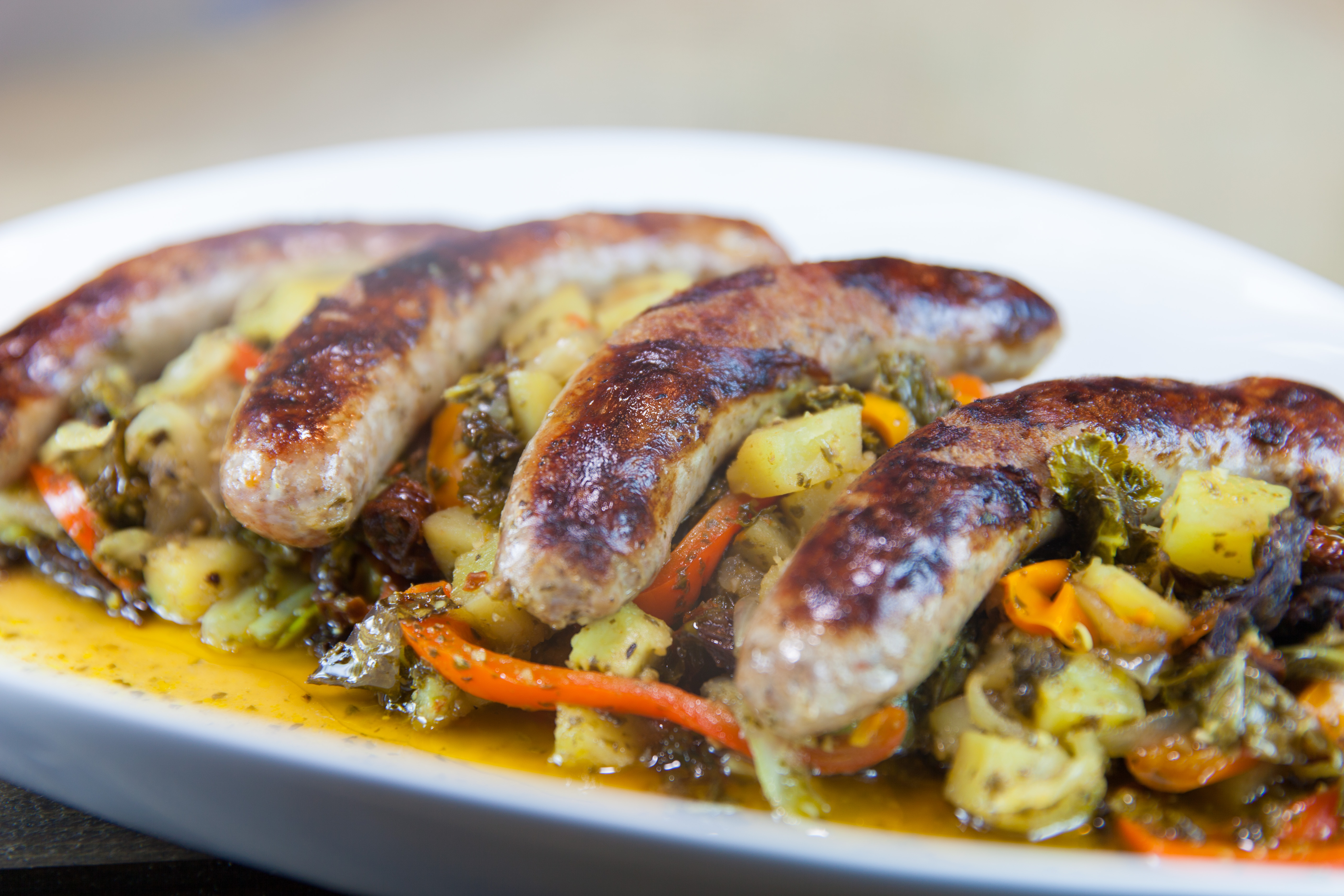 Roasted Pastured Pork Sausage with Bell Peppers, Onions, Sun-dried Tomatoes, and Sweet Potatoes Tidal Creek Co-op bilde